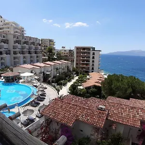 Bougainville Bay Sarandë